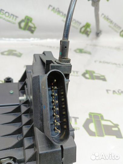 Замок боковой двери передний правый Ford Focus