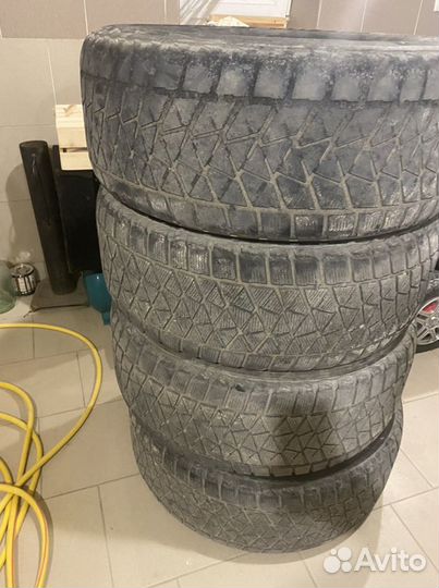 Bridgestone Blizzak Ice 285/60 R18
