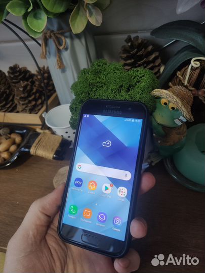 Samsung Galaxy A3 (2017) SM-A320F Single Sim, 2/16 ГБ