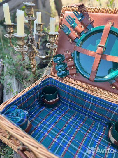 Набор для пикника в корзине