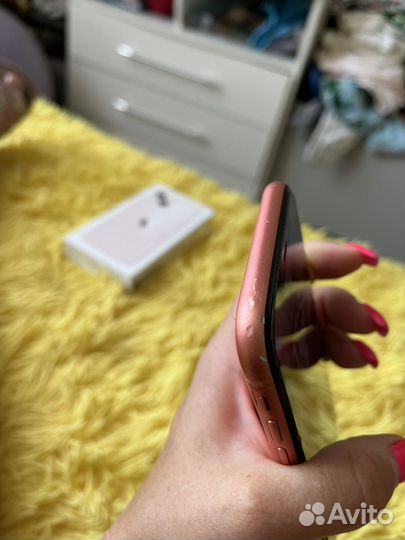 Телефон iPhone XR