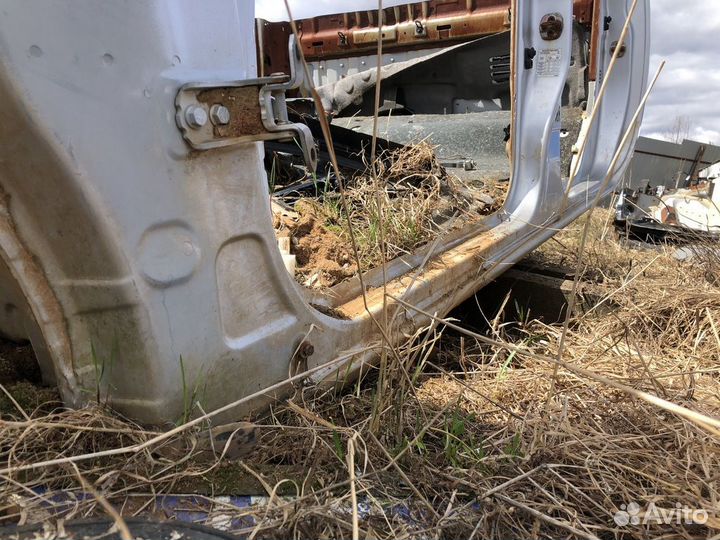 Порог со стойкой левой Nissan Navara d40