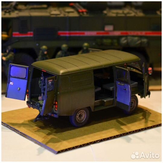 Сборная модель УАЗ 3909 Zvezda 1:35