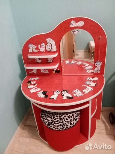 Детский туалетный столик