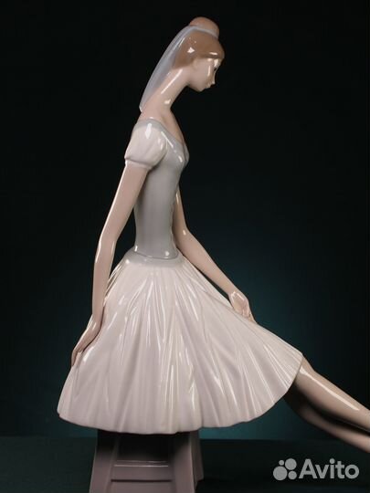 NAO (LLadro) Фарфоровая статуэтка 