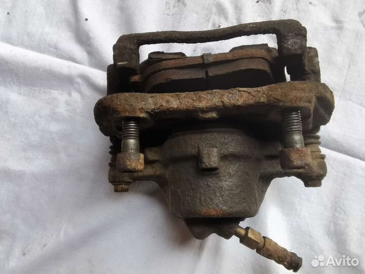 Суппорт тормозной правый передний Вольво 940 960