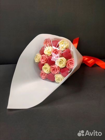 Шоколадные Розы и Сердца - 19 шт в Букете