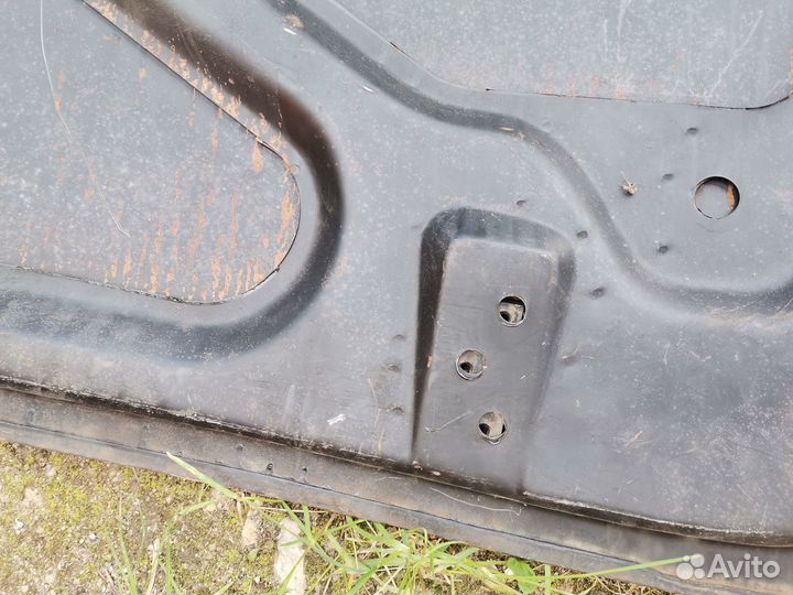 Крышка багажника на газ 21/новая