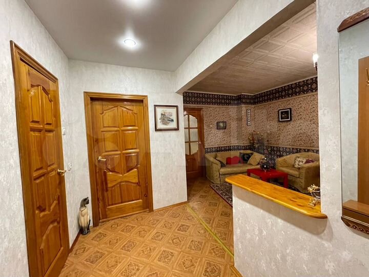 2-к. квартира, 70,6 м², 1/8 эт.