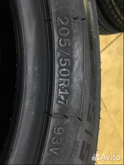 Windforce Snowblazer UHP 205/50 R17 93V
