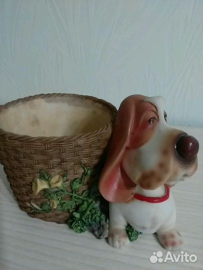Сувенир - Собачка с корзиной, керамика