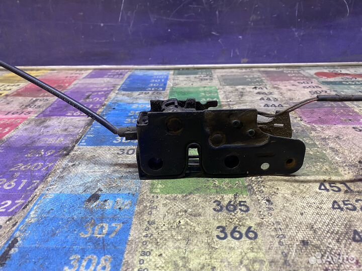 Замок капота на skoda octavia a5