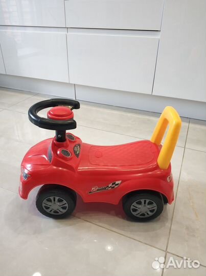 Детский автомобиль каталка