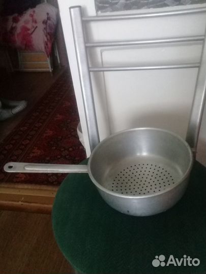 Солонки, щипцы для колки сахара, дуршлаг