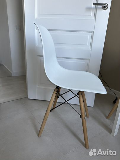Стулья белые