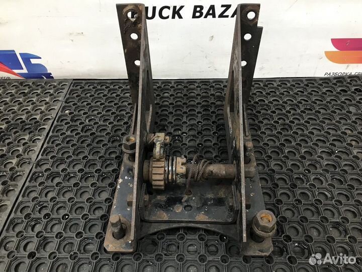 Кронштейн запасного колеса