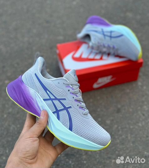 Кроссовки женские Asics Novablast 3