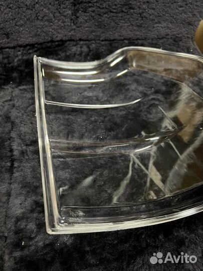 Стекло заднего фонаря фары левое Паджеро 4