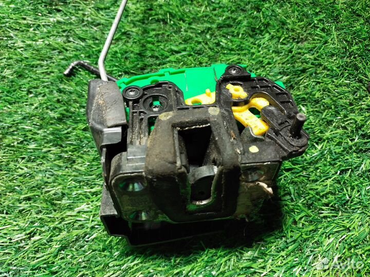 Замок двери задней левой Hyundai Solaris