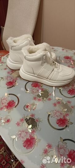 Кроссовки женские 38 размер новые утеплённые