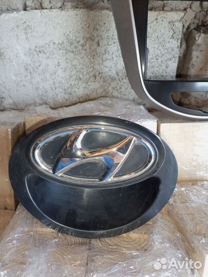 На крышку багажника хендай солярис