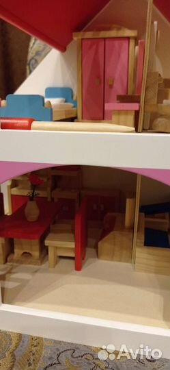 Кукольный домик с мебелью