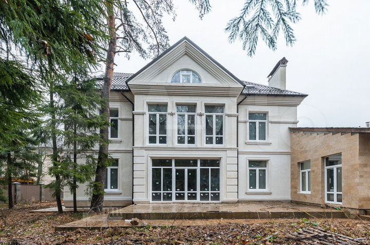 Дом 780 м² на участке 15 сот.