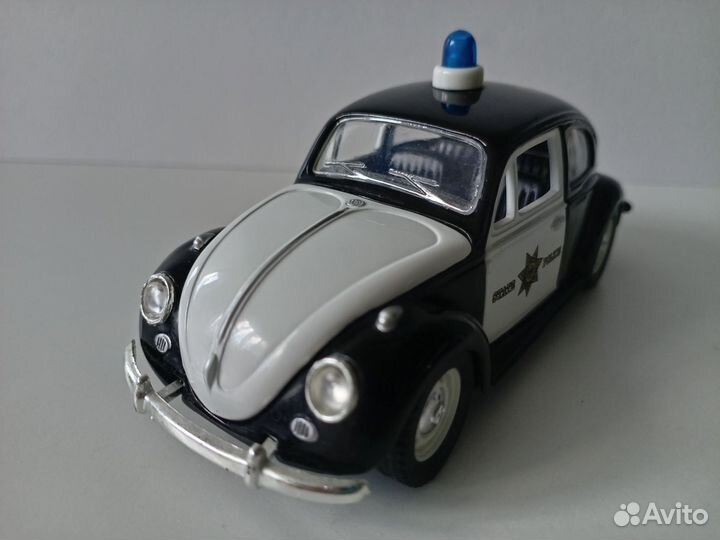 Модель автомобиля полиция