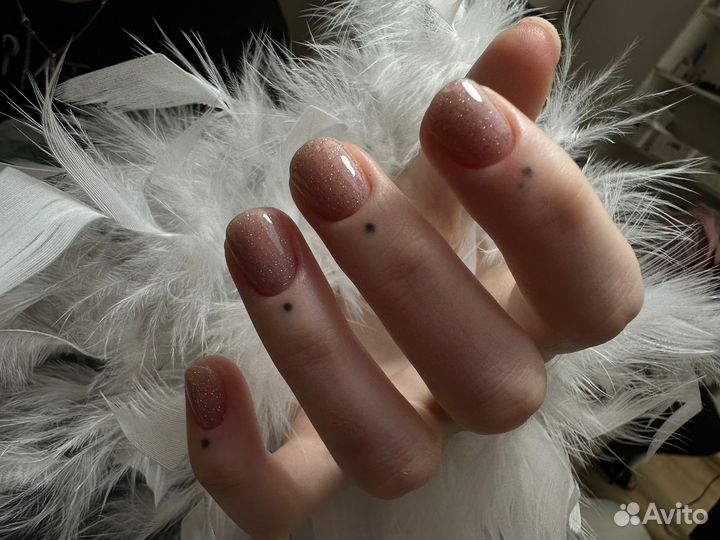 Модель на маникюр