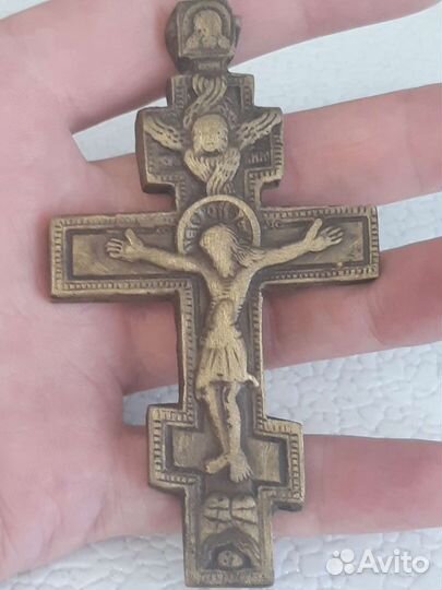 Иконы, кресты, складень