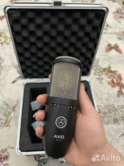 Студийный микрофон AKG p220