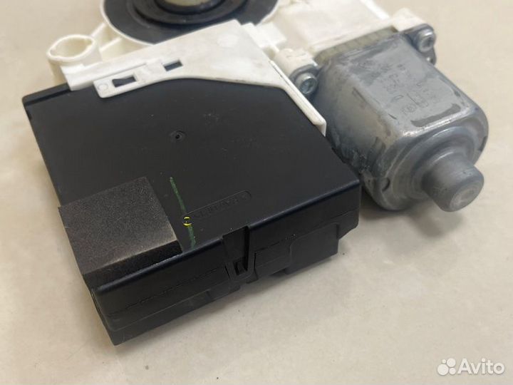 Мотор стеклоподъемника передний левый Volkswagen