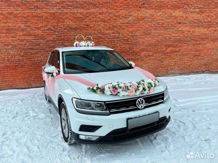 Свадебное украшение на машину пудровое