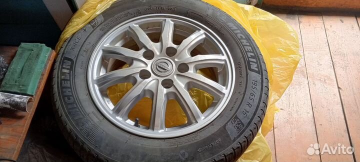 R15 5x114,3 Ниссан с резиной Мишлен (липучка)