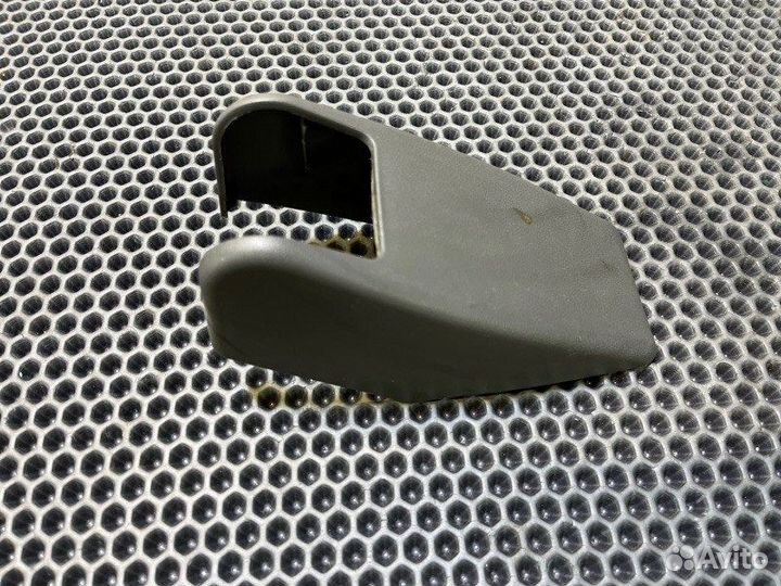 Крышка петли сиденья Toyota Land Cruiser Prado