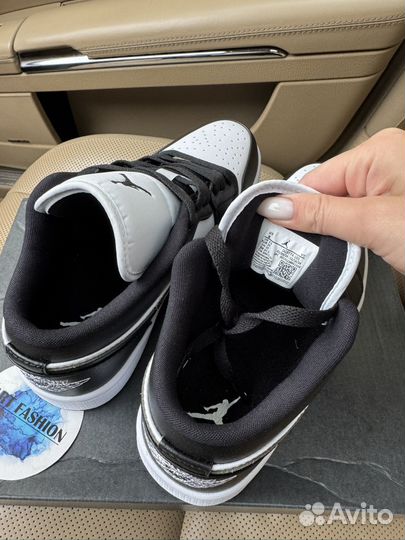 Кроссовки Nike Air Jordan 1 low wmns Panda 2023