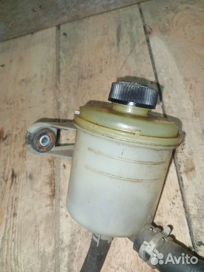 Бачок гур Mazda MPV 2000г