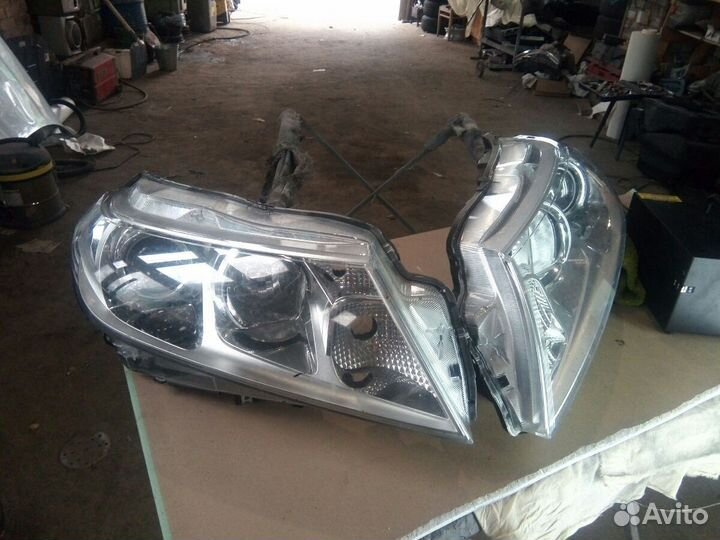 Фара Suzuki Vitara 2 галоген правая