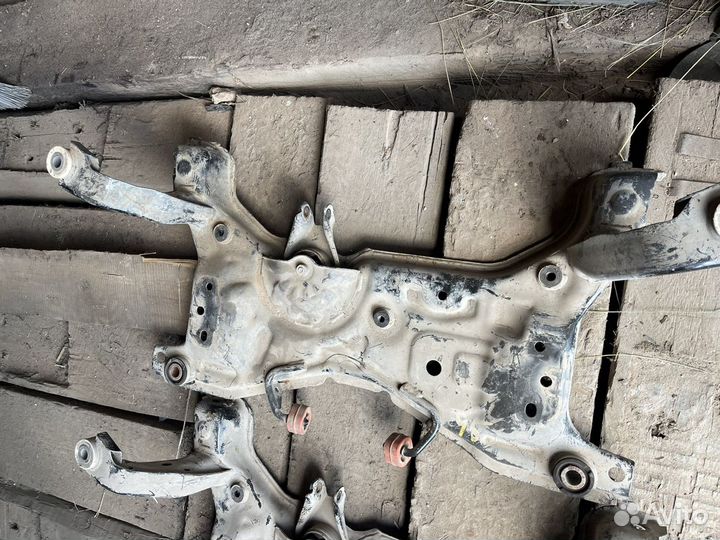 Передний подрамник Mazda 3 BL