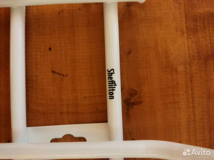 Вешалка настенная белая