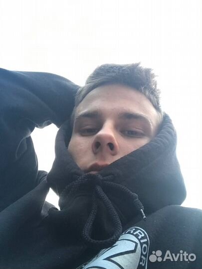 Дизайнер-самоучка, но могу и грузчиком поработать)