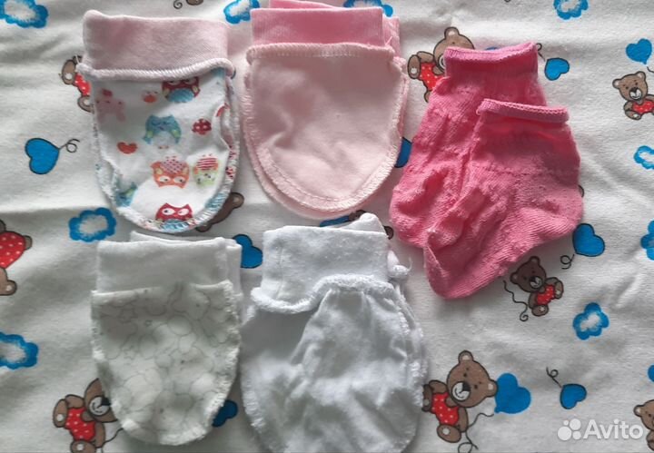 Носочки и царапки для новорожденного