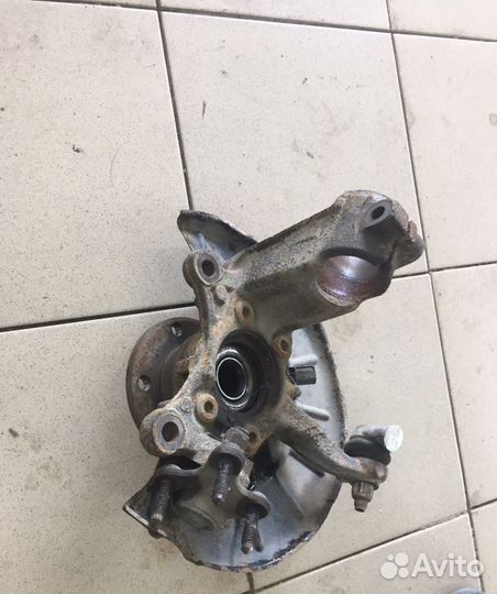 Кулак поворотный правый VW Touran