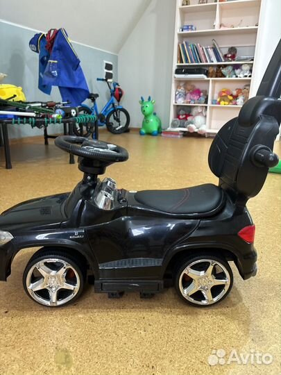 Машина детская, на которой можно кататься