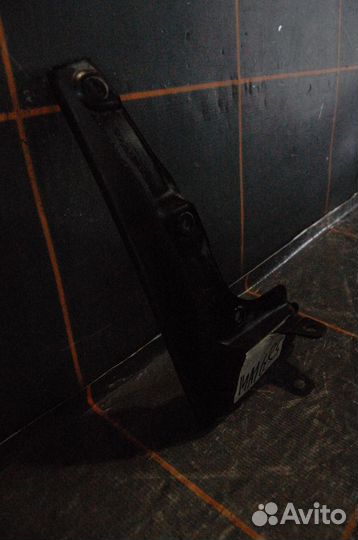 Брызговик передний левый - Toyota RAV 4