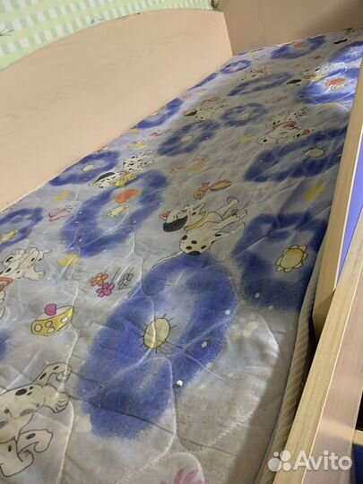 Кровать чердак со столом и шкафом