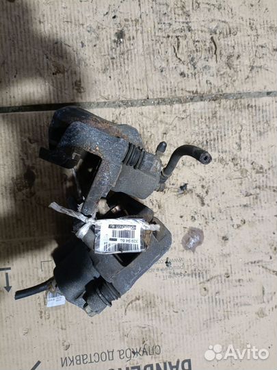 Суппорт Subaru Forester SF5 передний