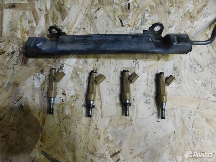 Рейка топливная рампа Toyota 1zr