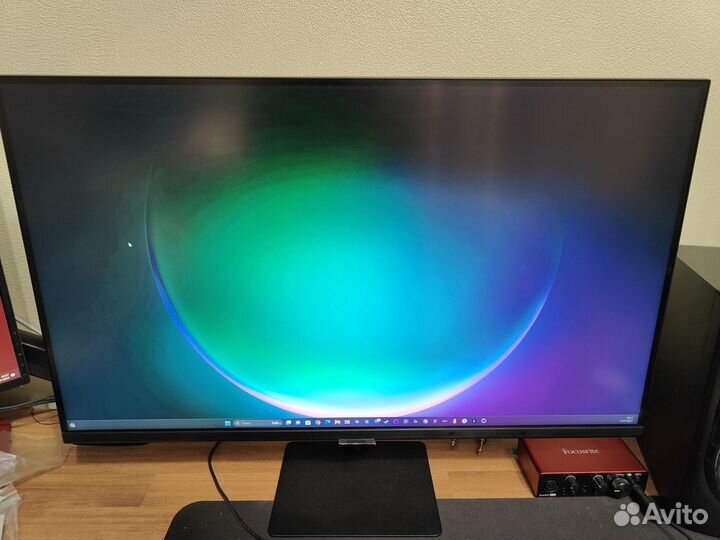 Смарт-монитор Samsung 4K S32AM700UI