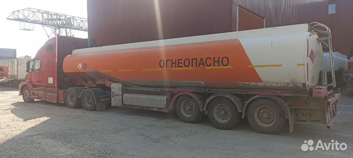 Volvo VNL с полуприцепом, 2003